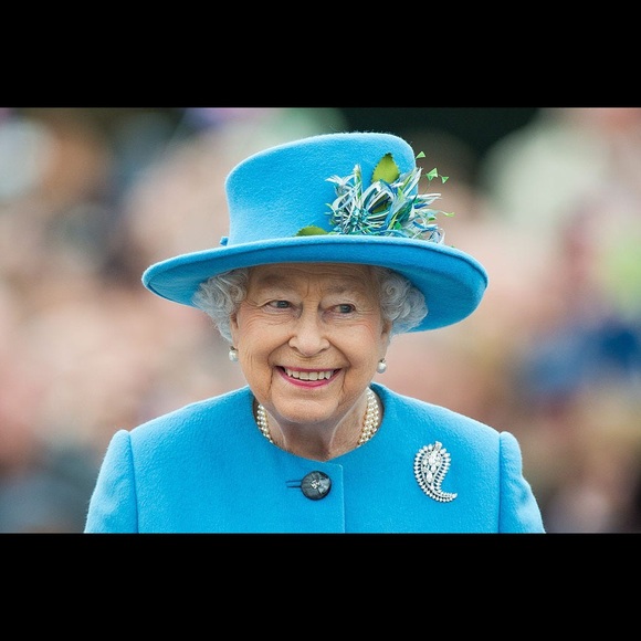 ❤️ Be a Royal or just look like one! ❤️ Celebrate the Queen’s jubilee! 👸🏻 👑 - Picture 6 of 16